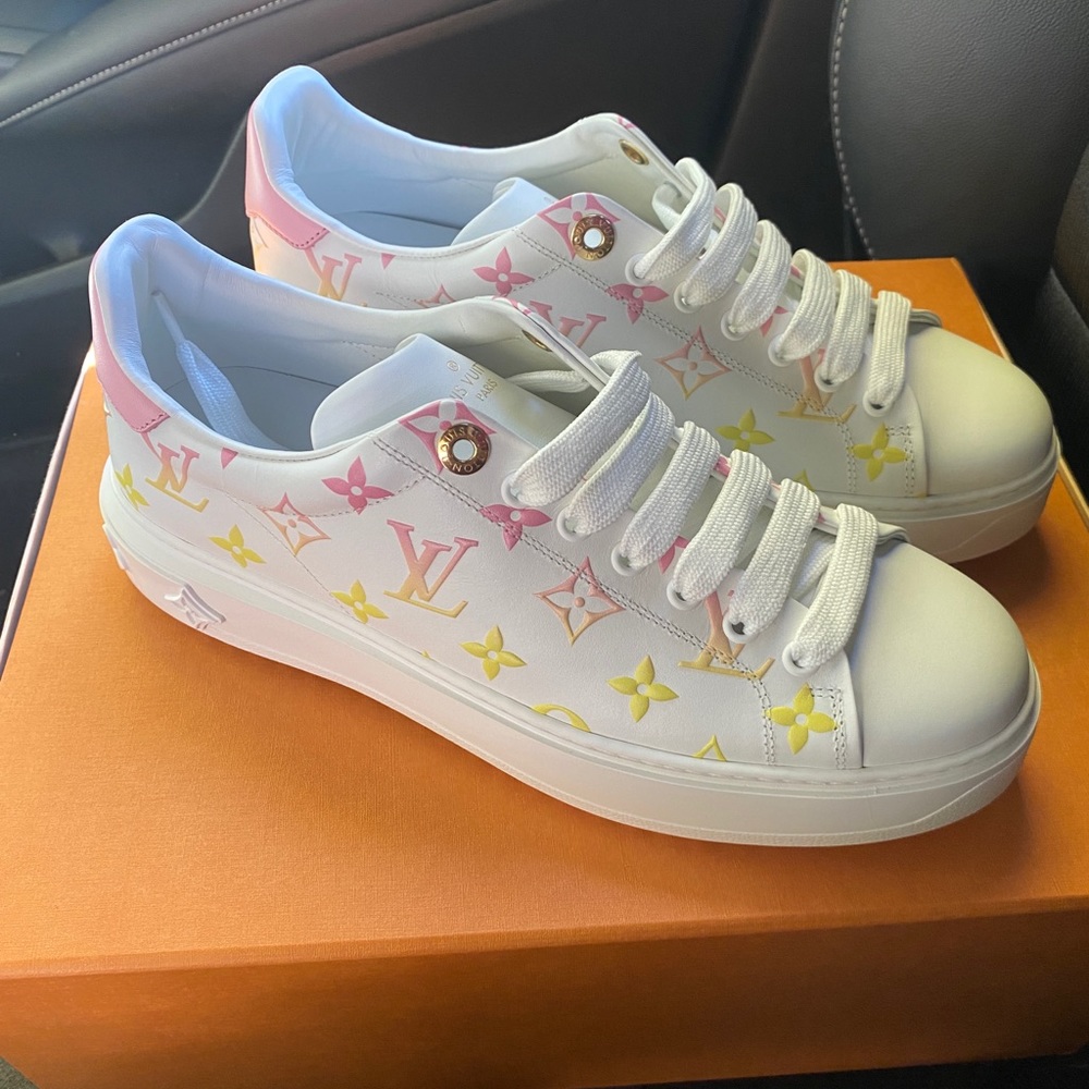Louis Vuitton out of time sneaker size 9 France size 39 brand new